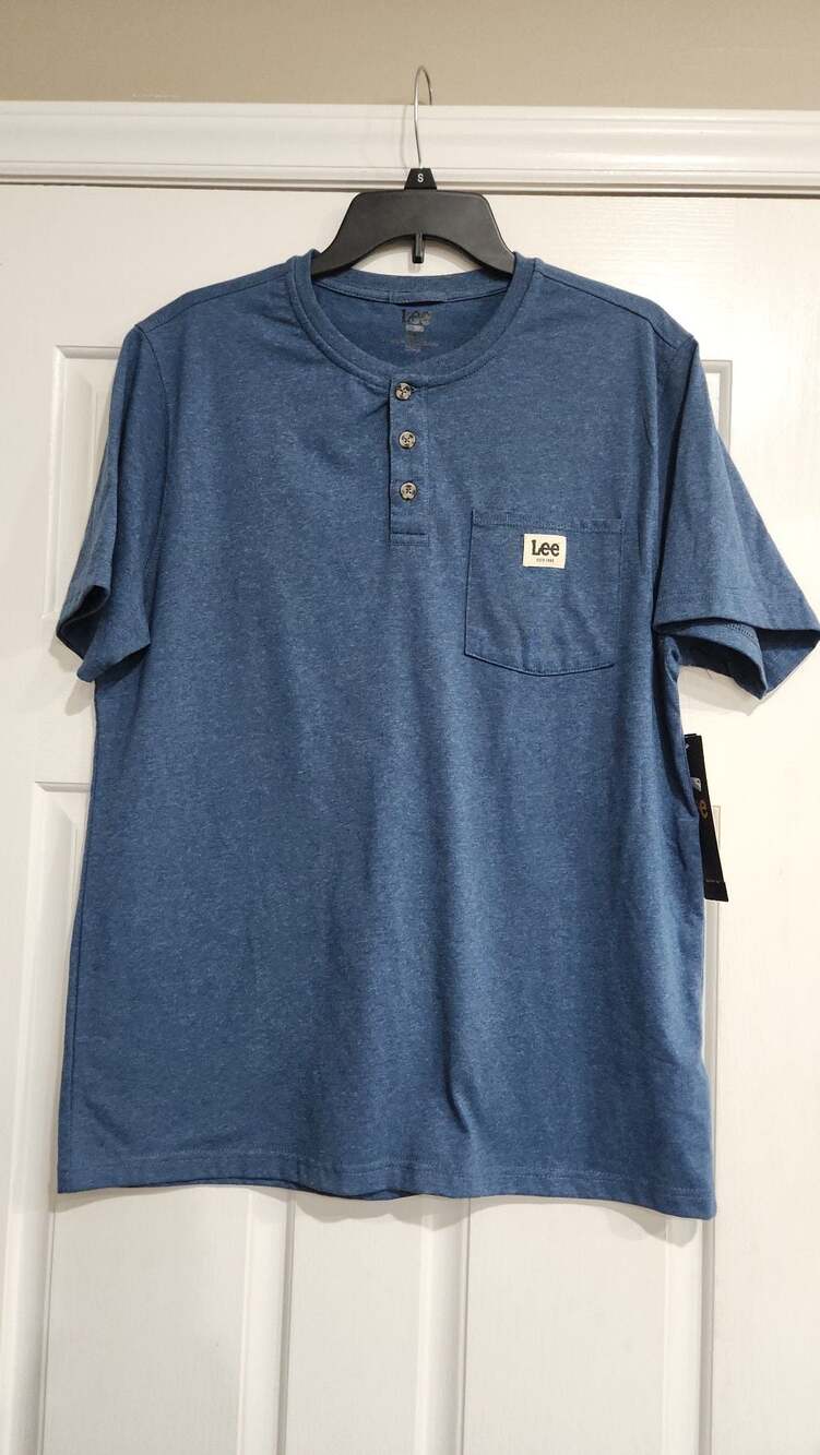 Lee Men's Short Sleeve Henley Pocket Tee in Blue Denim